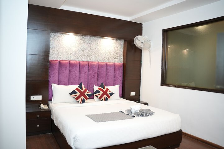 Room 4 of 34