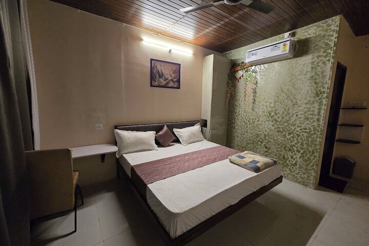 Room 6 of 19