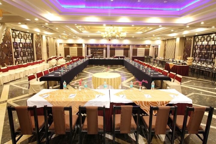 Ballroom/Hall 28 of 41