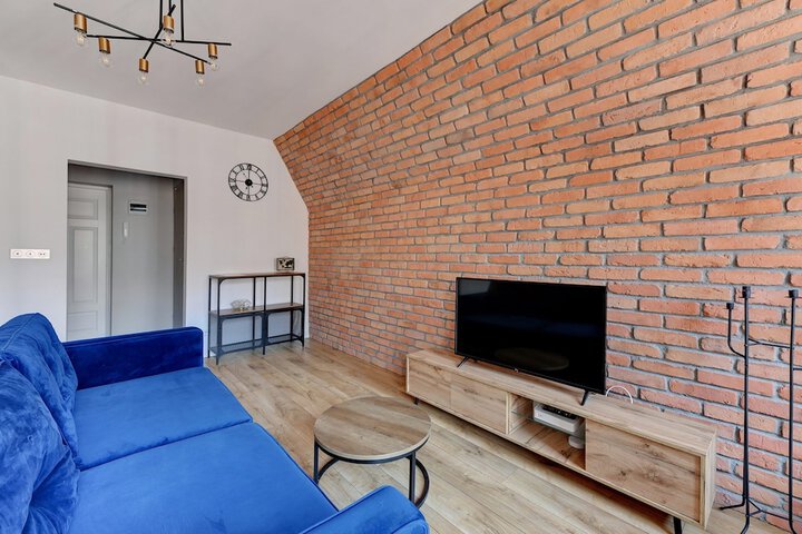 Room 8 of 17