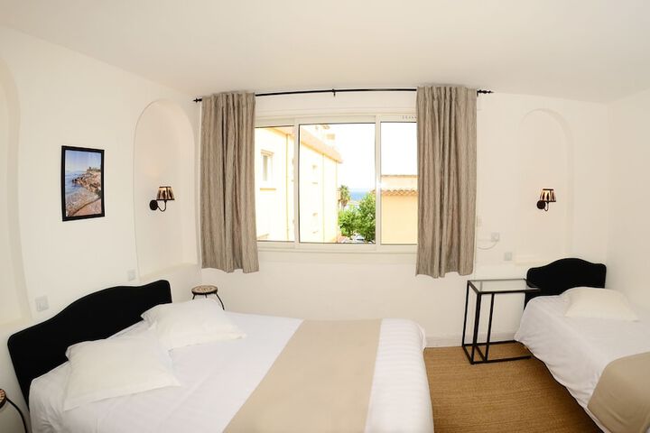 Room 3 of 43