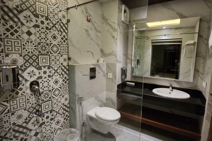 Room 33 of 68