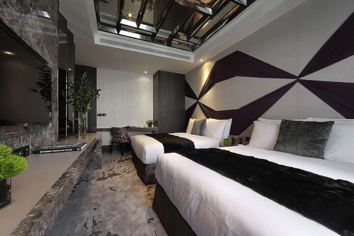 Room 25 of 109