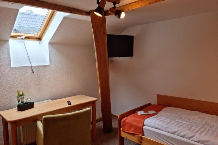 Room 15 of 50