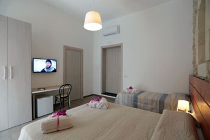 Room 14 of 24