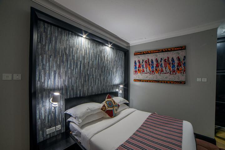 Room 18 of 66
