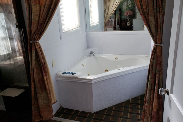 Private spa tub