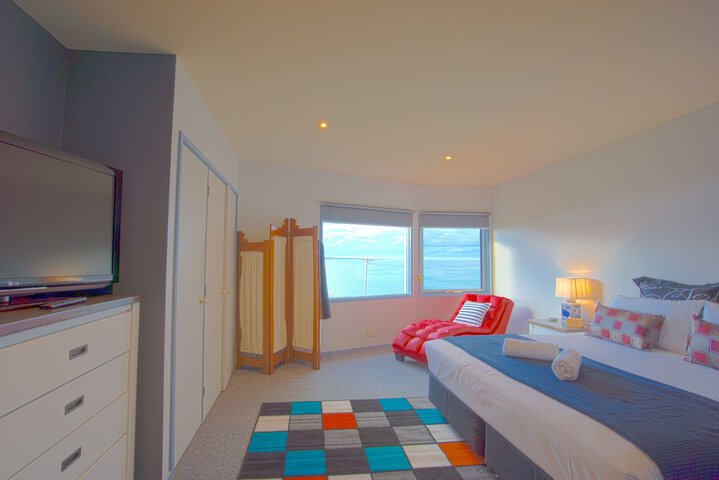 Room 8 of 28