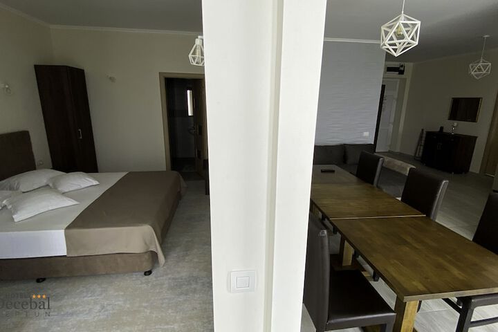 Room 11 of 44