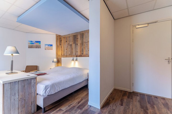 Room 53 of 144