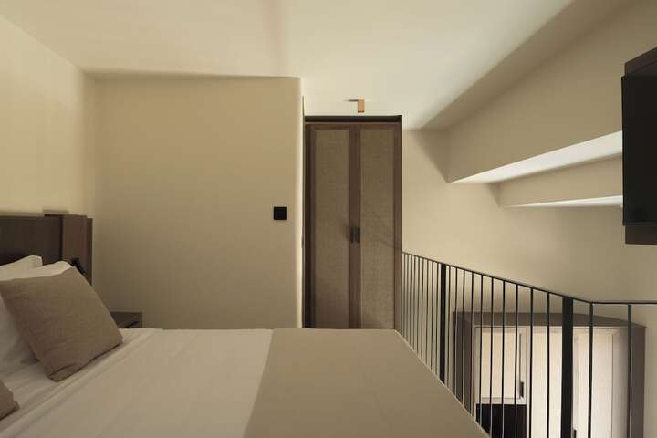 Room 74 of 252