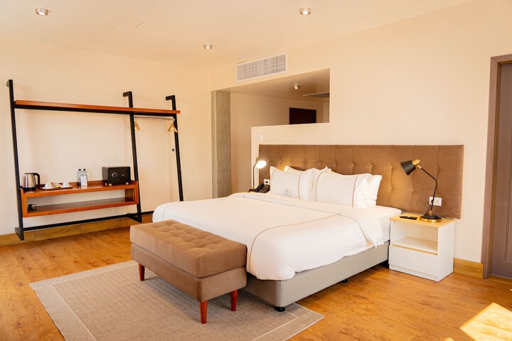 Room 18 of 38