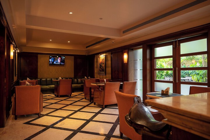Lounge 42 of 69