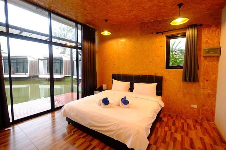 Room 3 of 28
