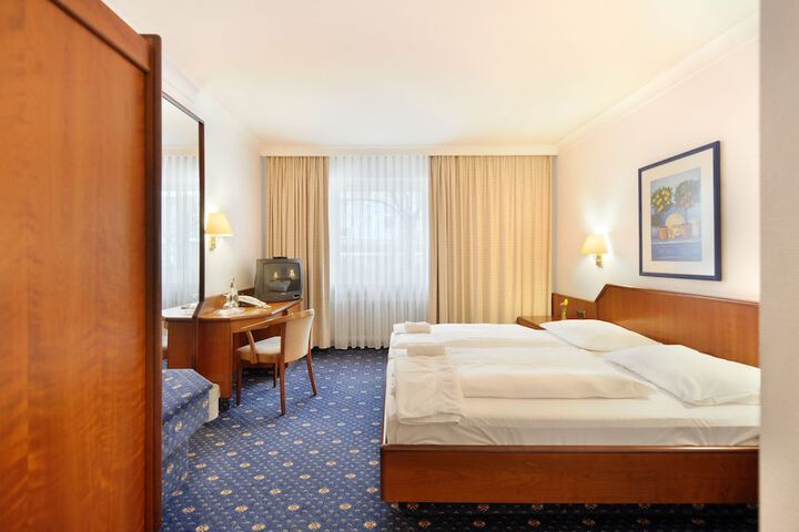 Room 7 of 60