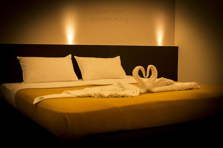 Room 6 of 33