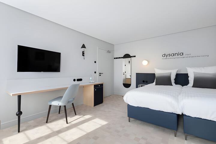 Room 8 of 65