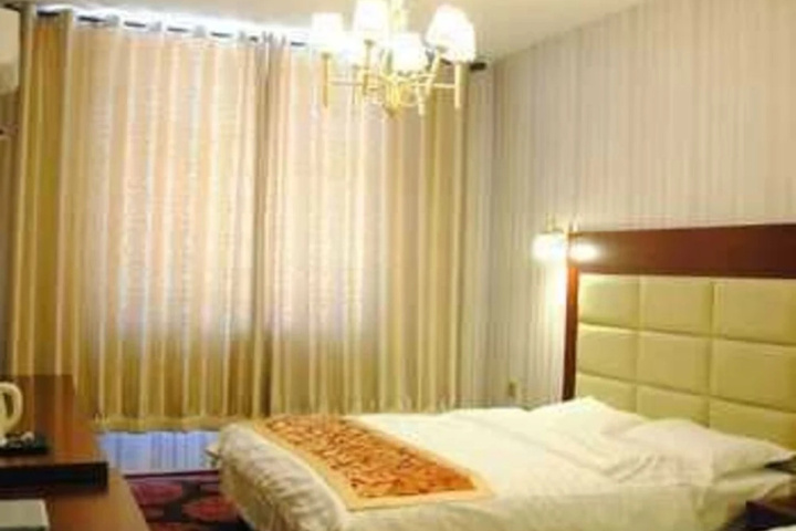 Room 6 of 9
