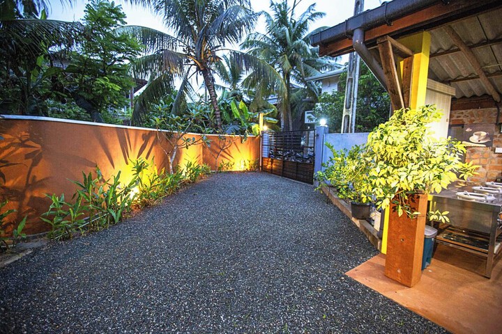 Hotel Exterior 54 of 80