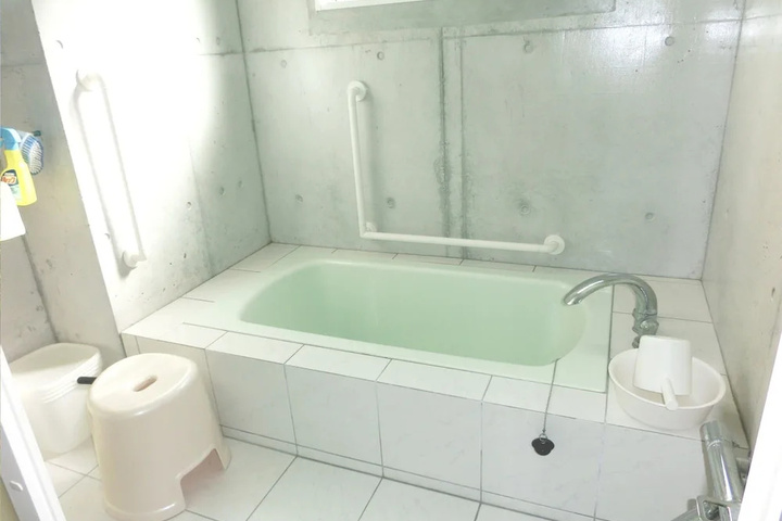Room 6 of 15