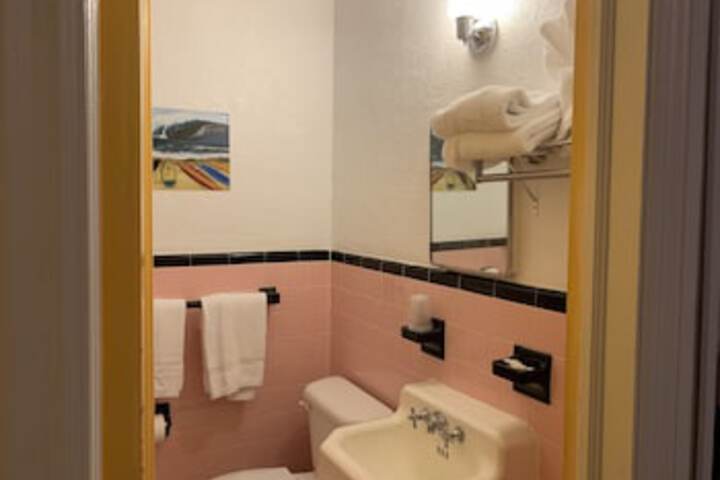 Room 115 of 204
