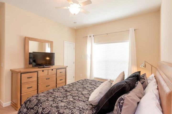 Room 10 of 31