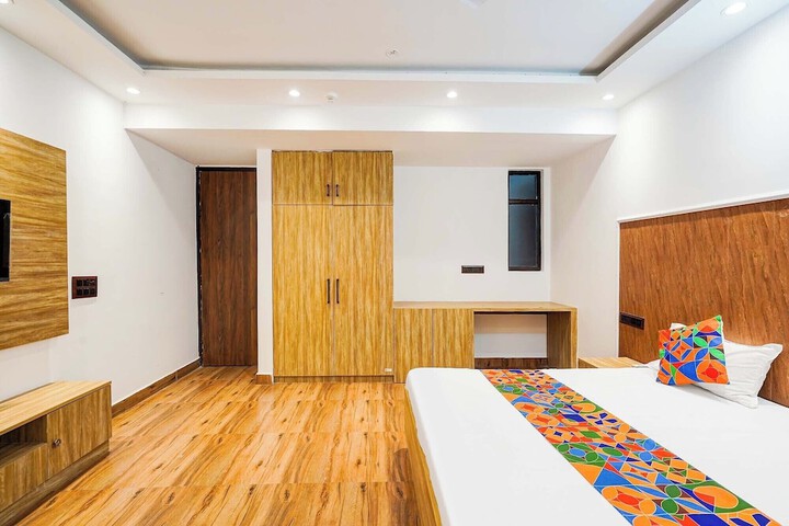 Room 8 of 31