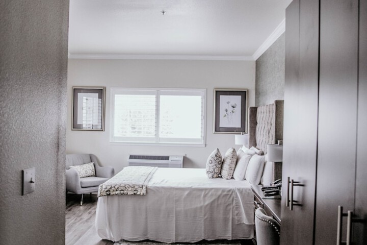 1 Queen Bed (6 of 17)