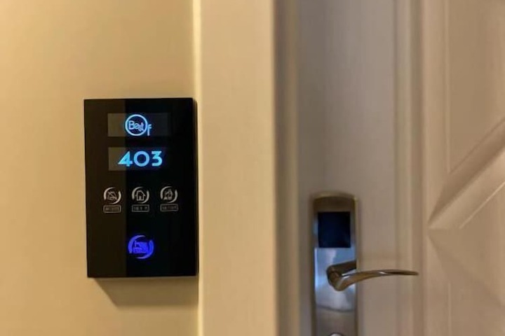 Room 10 of 25