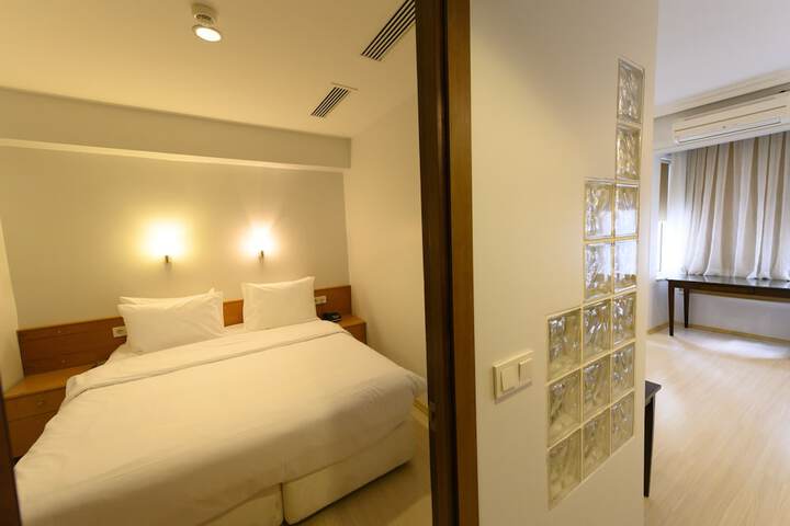 Room 14 of 48