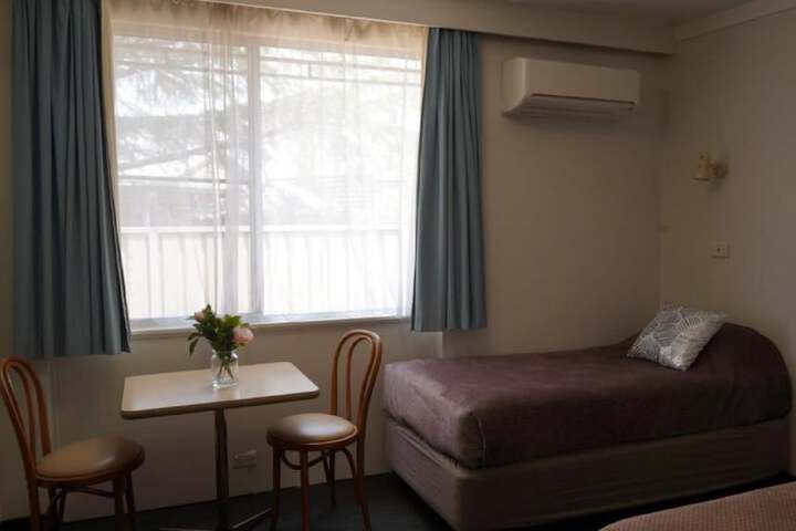 Room 8 of 34