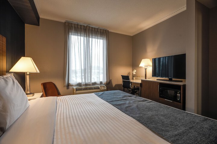 Room 6 of 82