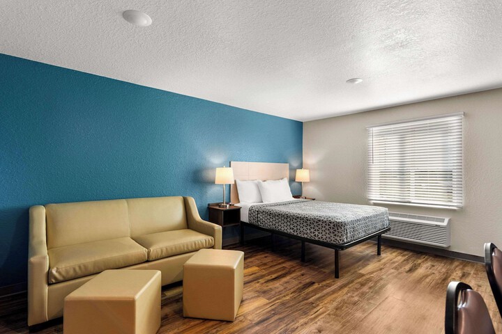 1 Queen Bed Suite (7 of 17)