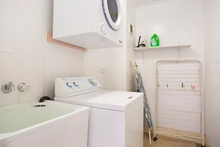 Room 9 of 11