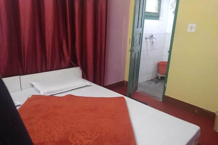 Room 11 of 28