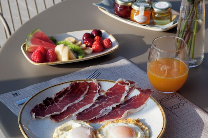 Breakfast/Coffee Service 28 of 41