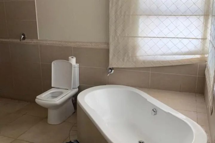 Room 9 of 16