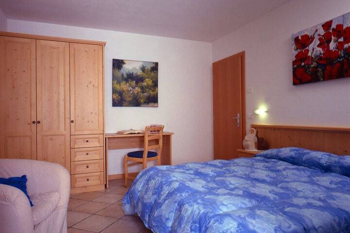 Room 6 of 30
