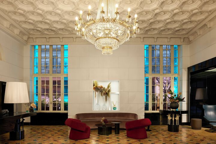 Ballroom/Hall 74 of 91