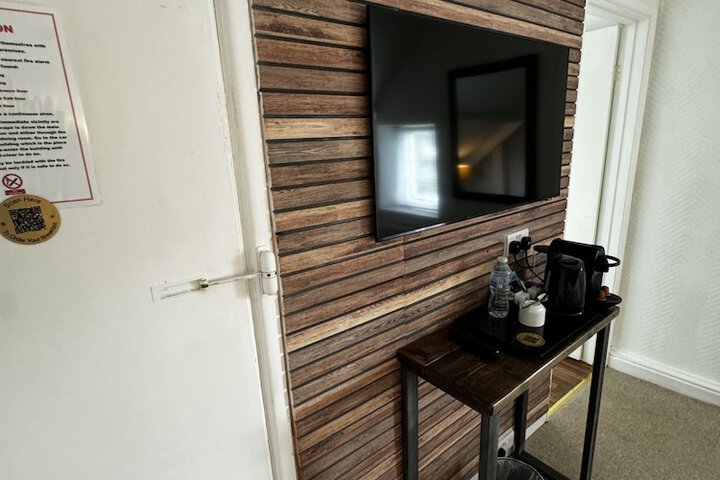 Room 16 of 83
