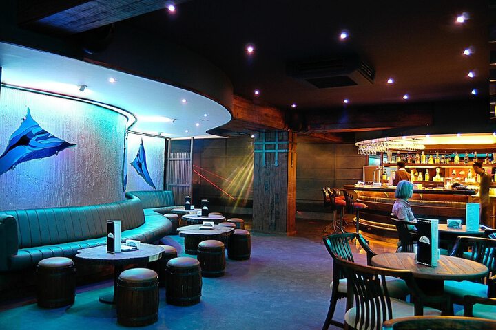 Lounge 29 of 37