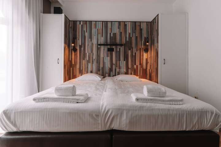 Room 2 of 22