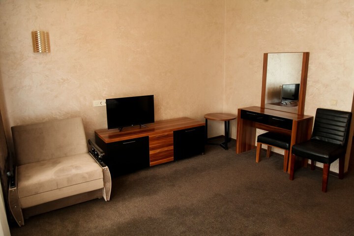 Room 24 of 38