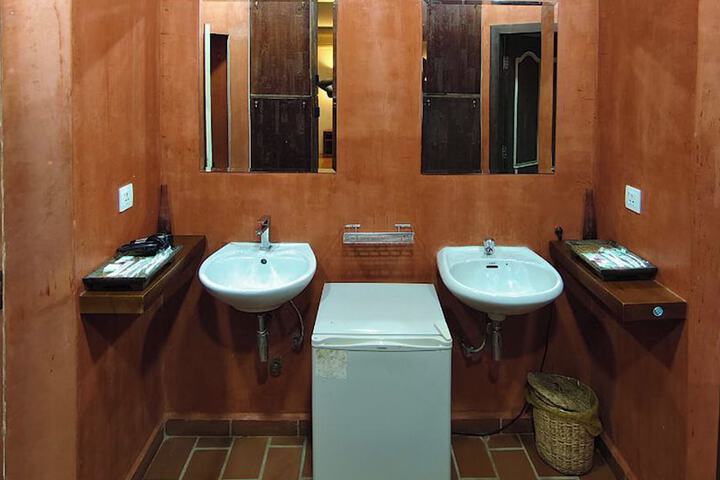 Room 102 of 177