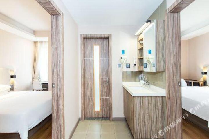 Hanting Hotel (Chengdu Hi-tech West Zone Longhu)