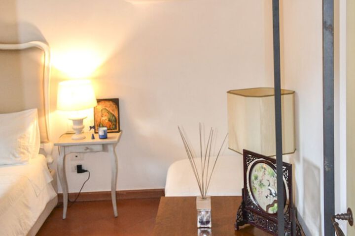 Room 18 of 32