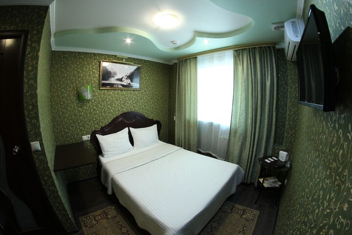 Room 4 of 11
