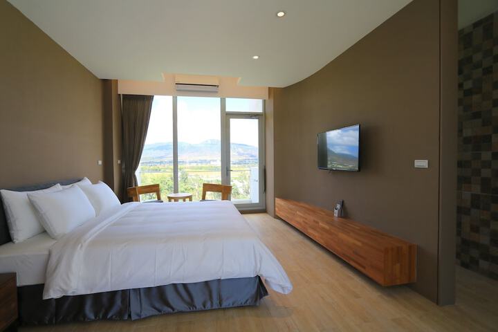 Room 6 of 93