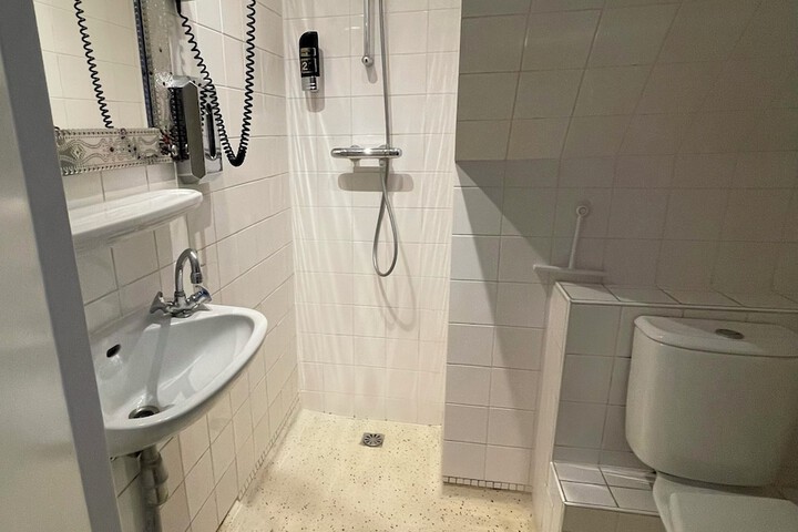 Room 105 of 132