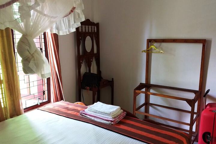 Room 6 of 39